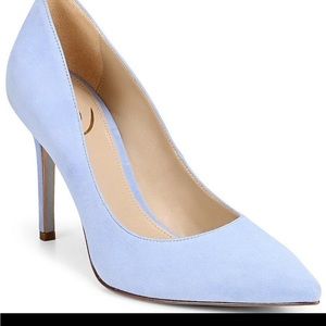 Sam Edelman’s hazel pointed pump. Sophisticated periwinkle suede heels.